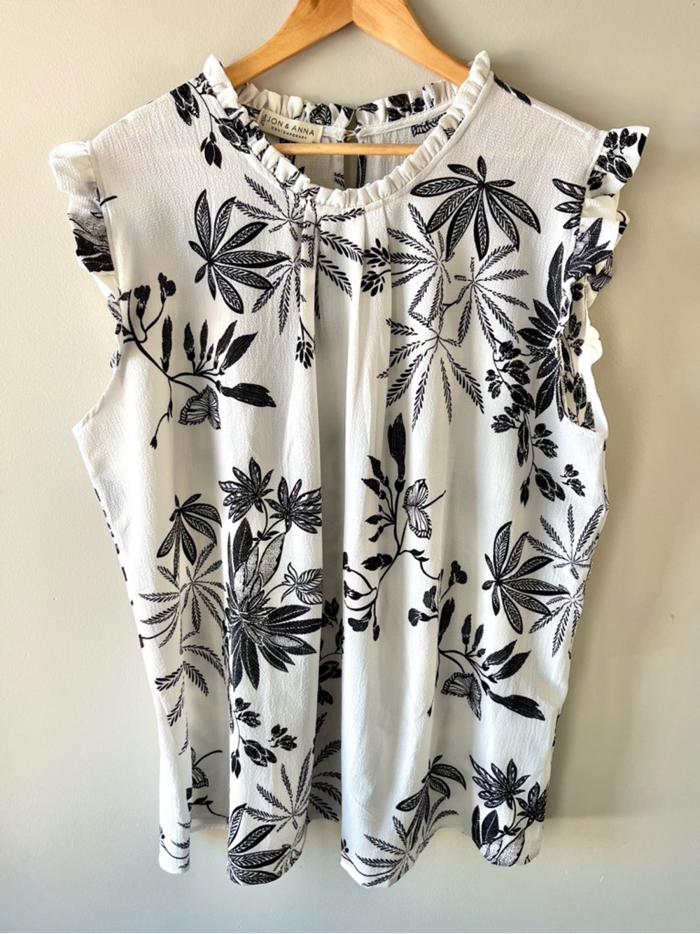Jon & Anna Black & White Floral Sleeveless Ruffle Blouse Size 3X -Flirty Office